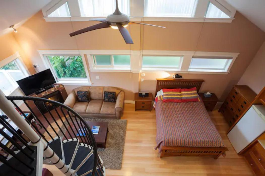 Birds Of A Feather Victoria Oceanfront Studio Suites Colwood Экстерьер фото