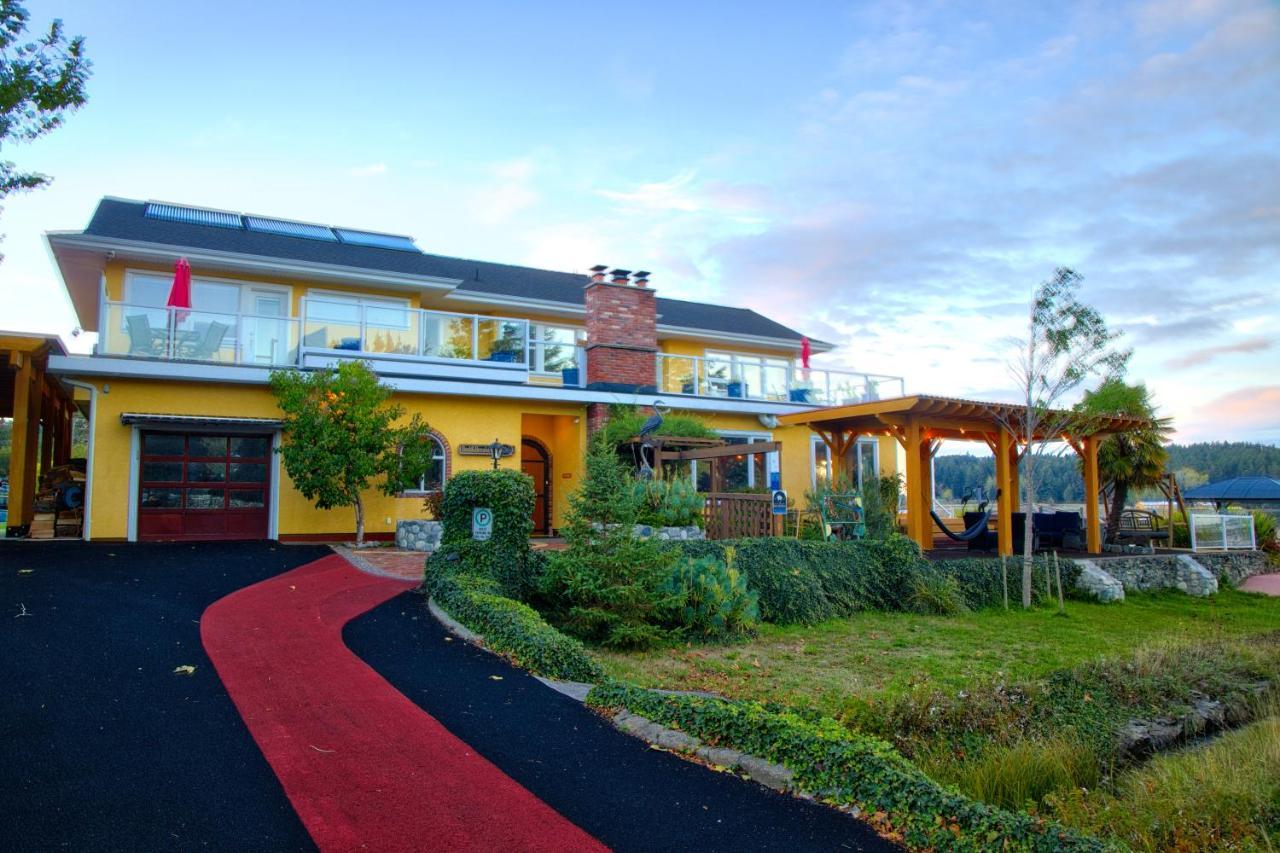 Birds Of A Feather Victoria Oceanfront Studio Suites Colwood Экстерьер фото