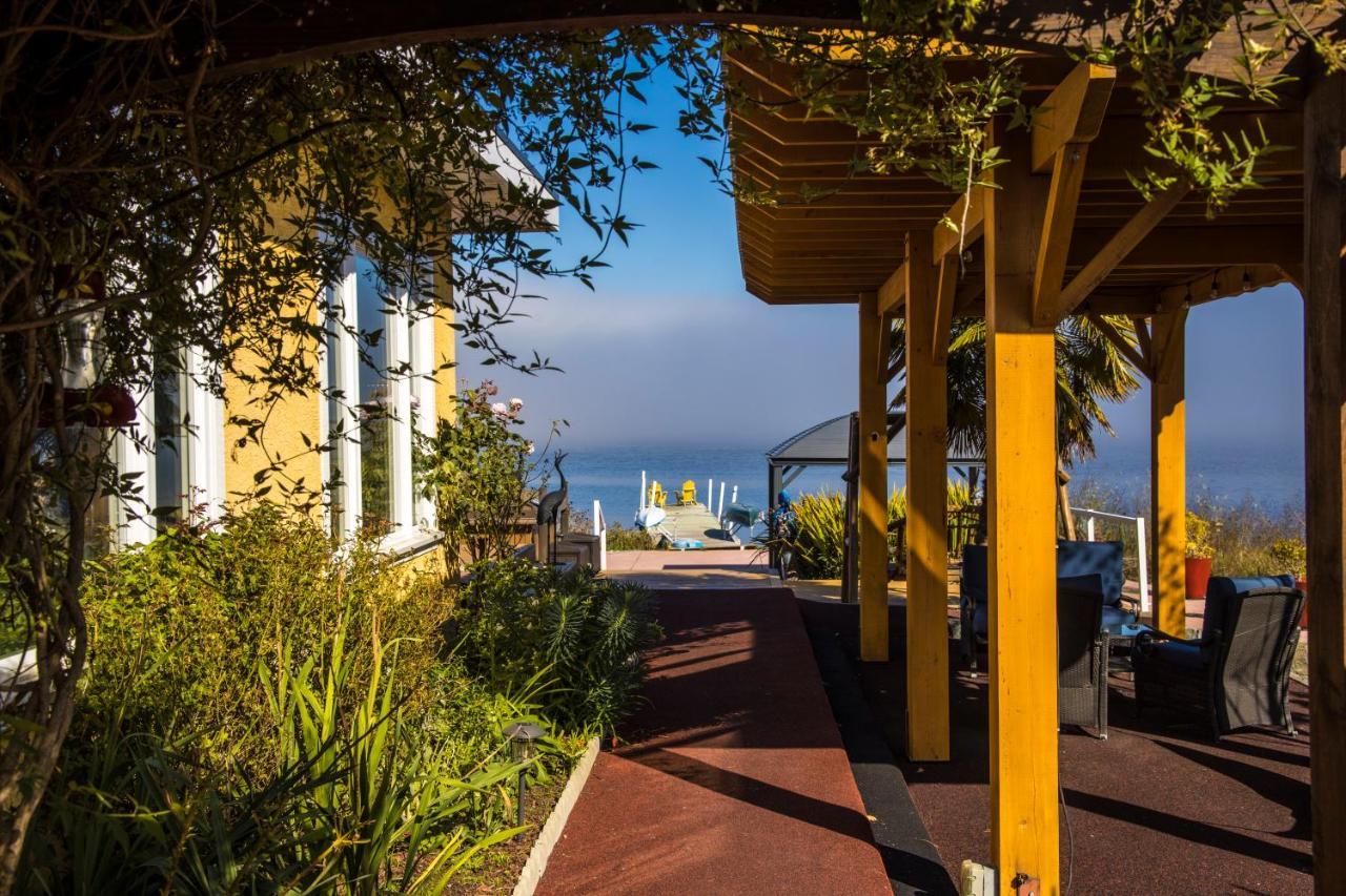 Birds Of A Feather Victoria Oceanfront Studio Suites Colwood Экстерьер фото