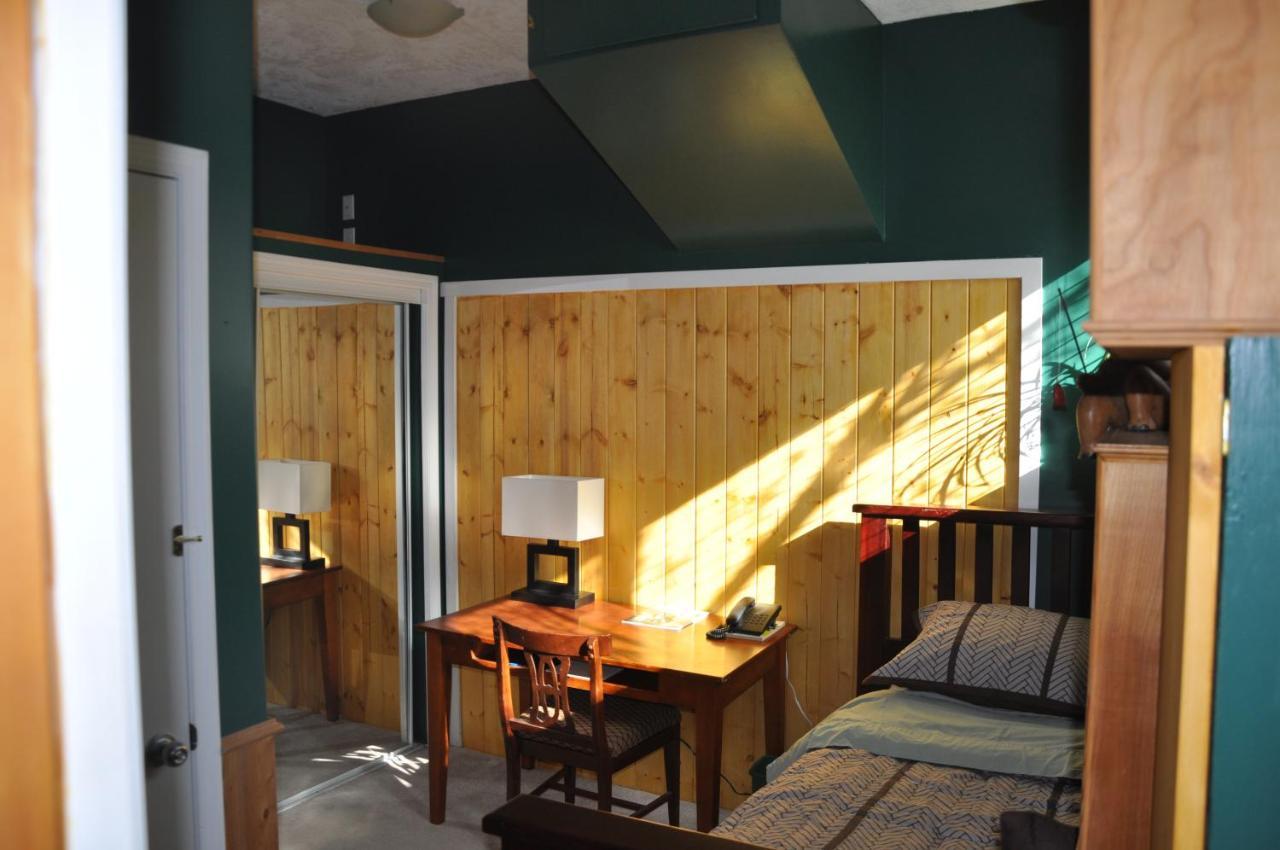 Birds Of A Feather Victoria Oceanfront Studio Suites Colwood Экстерьер фото