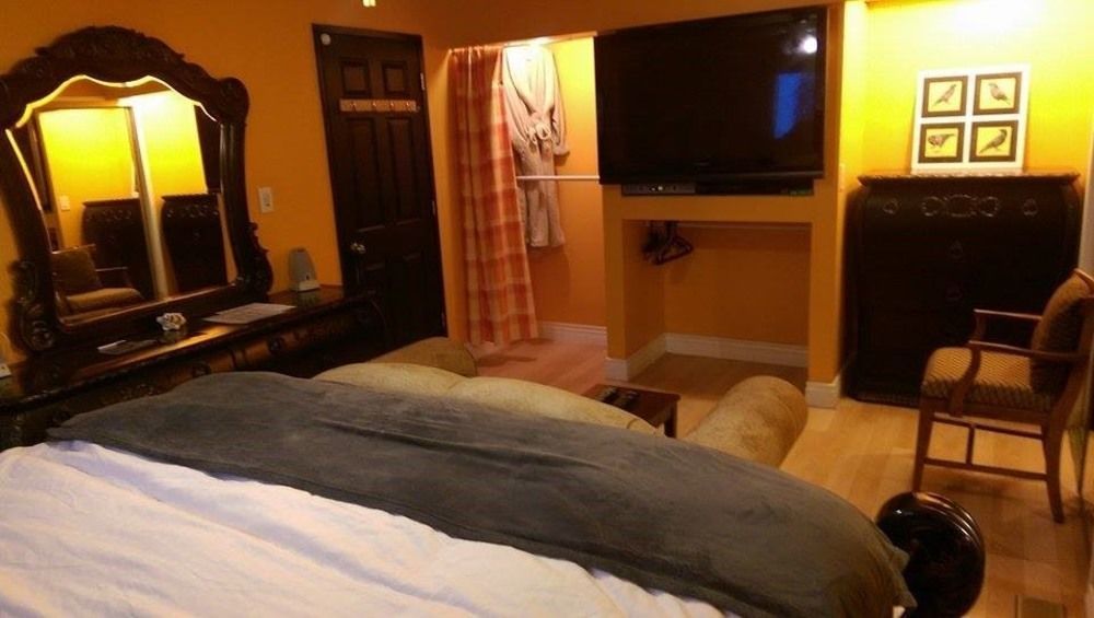 Birds Of A Feather Victoria Oceanfront Studio Suites Colwood Экстерьер фото