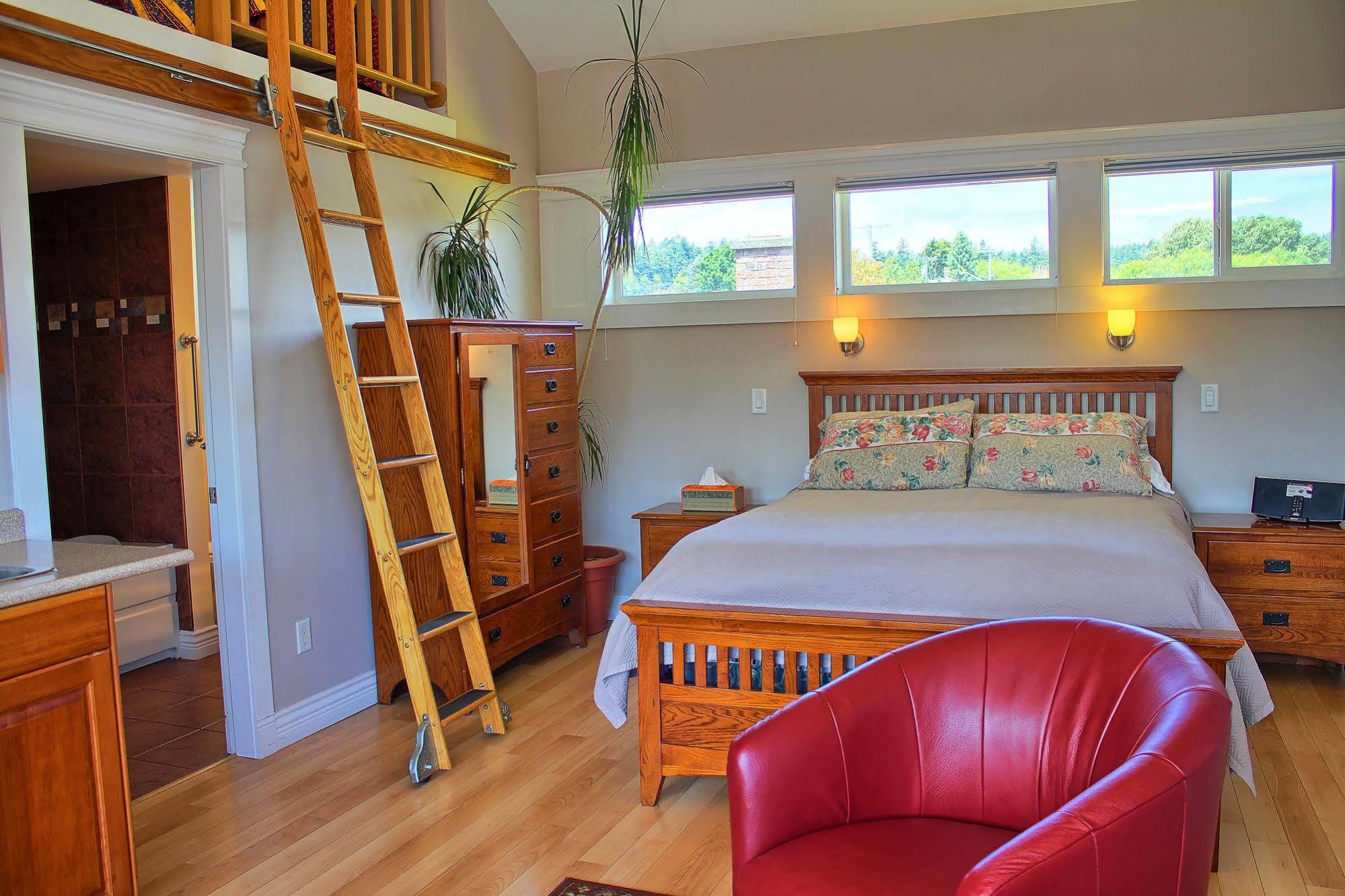 Birds Of A Feather Victoria Oceanfront Studio Suites Colwood Экстерьер фото