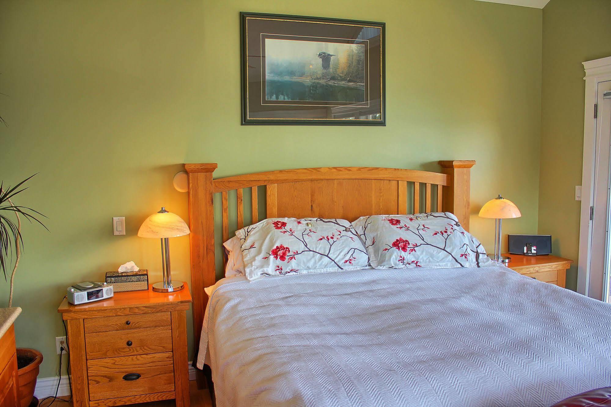 Birds Of A Feather Victoria Oceanfront Studio Suites Colwood Экстерьер фото