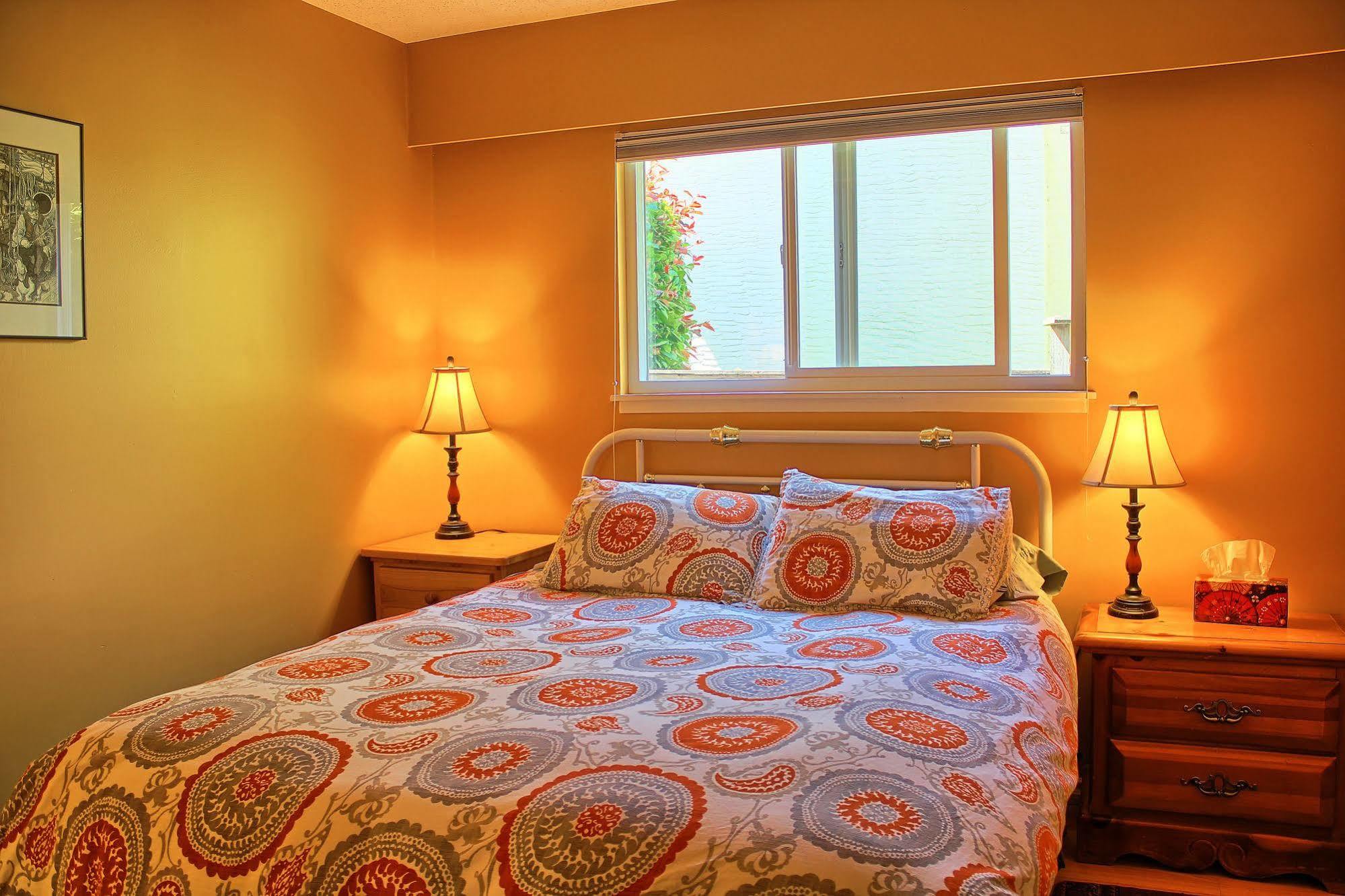 Birds Of A Feather Victoria Oceanfront Studio Suites Colwood Экстерьер фото